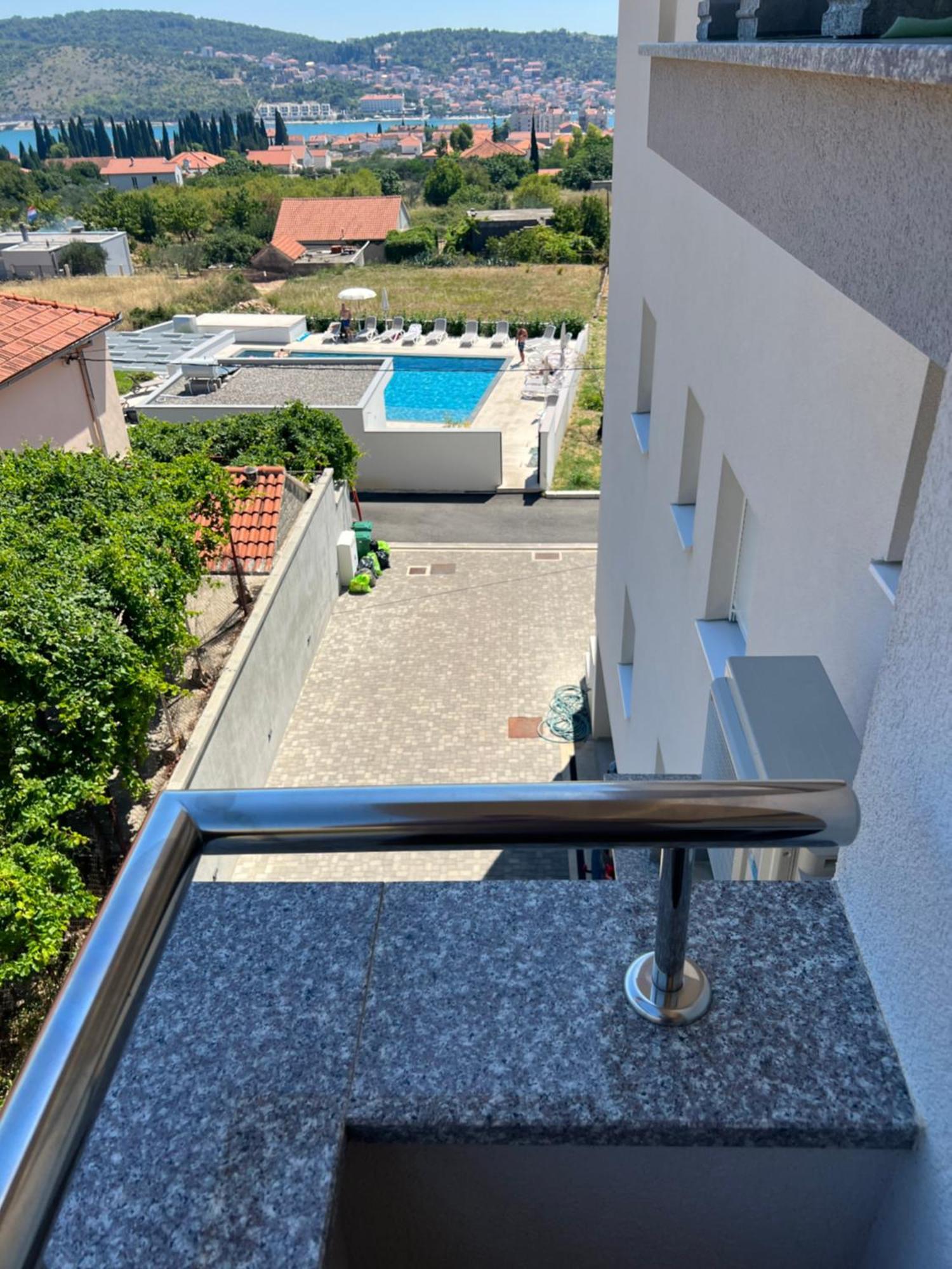 Apartments Top Hill โตรกีร์ ภายนอก รูปภาพ