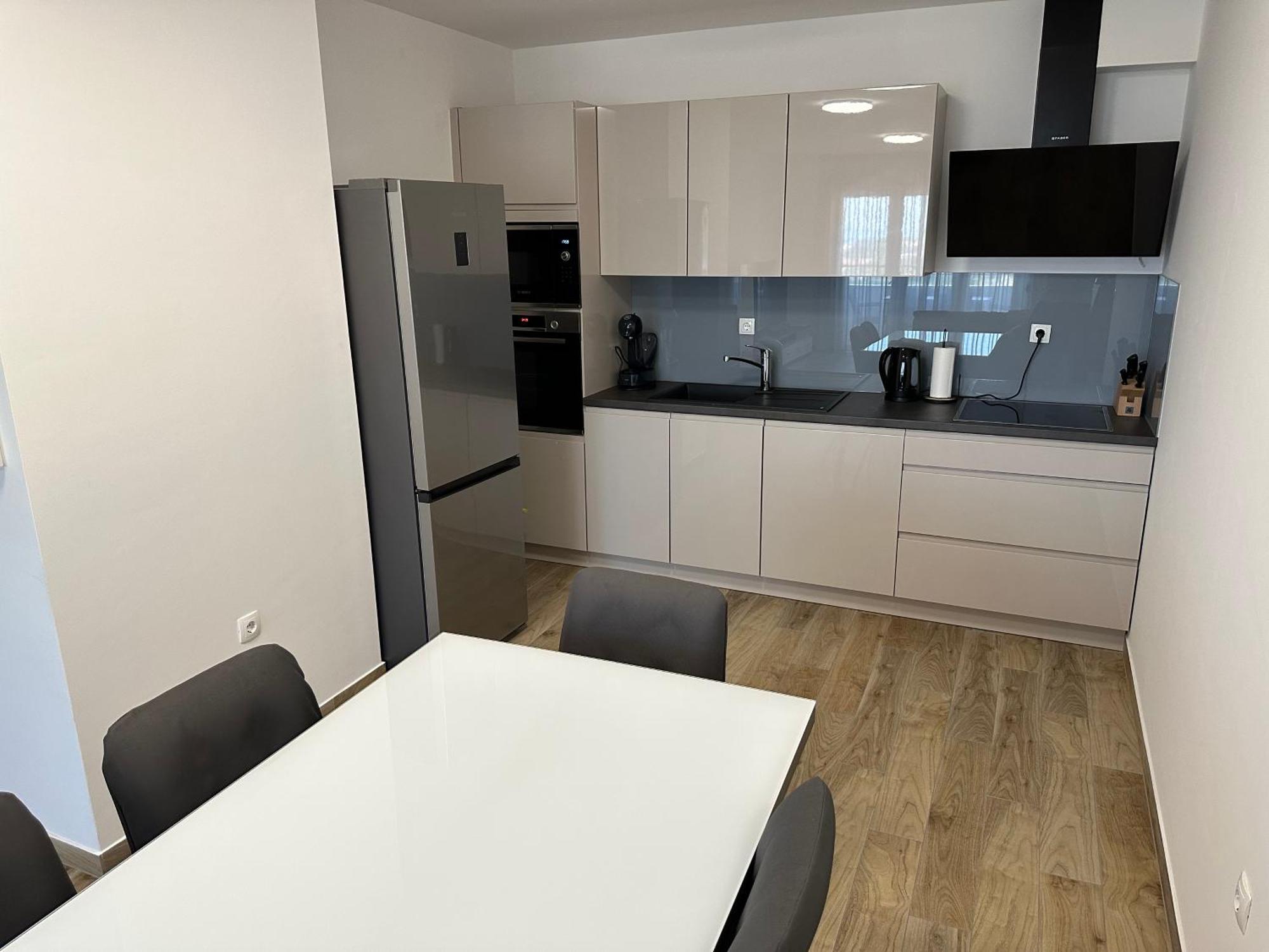 Apartments Top Hill โตรกีร์ ภายนอก รูปภาพ